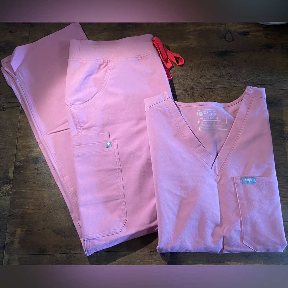FIGS M Scrub Set